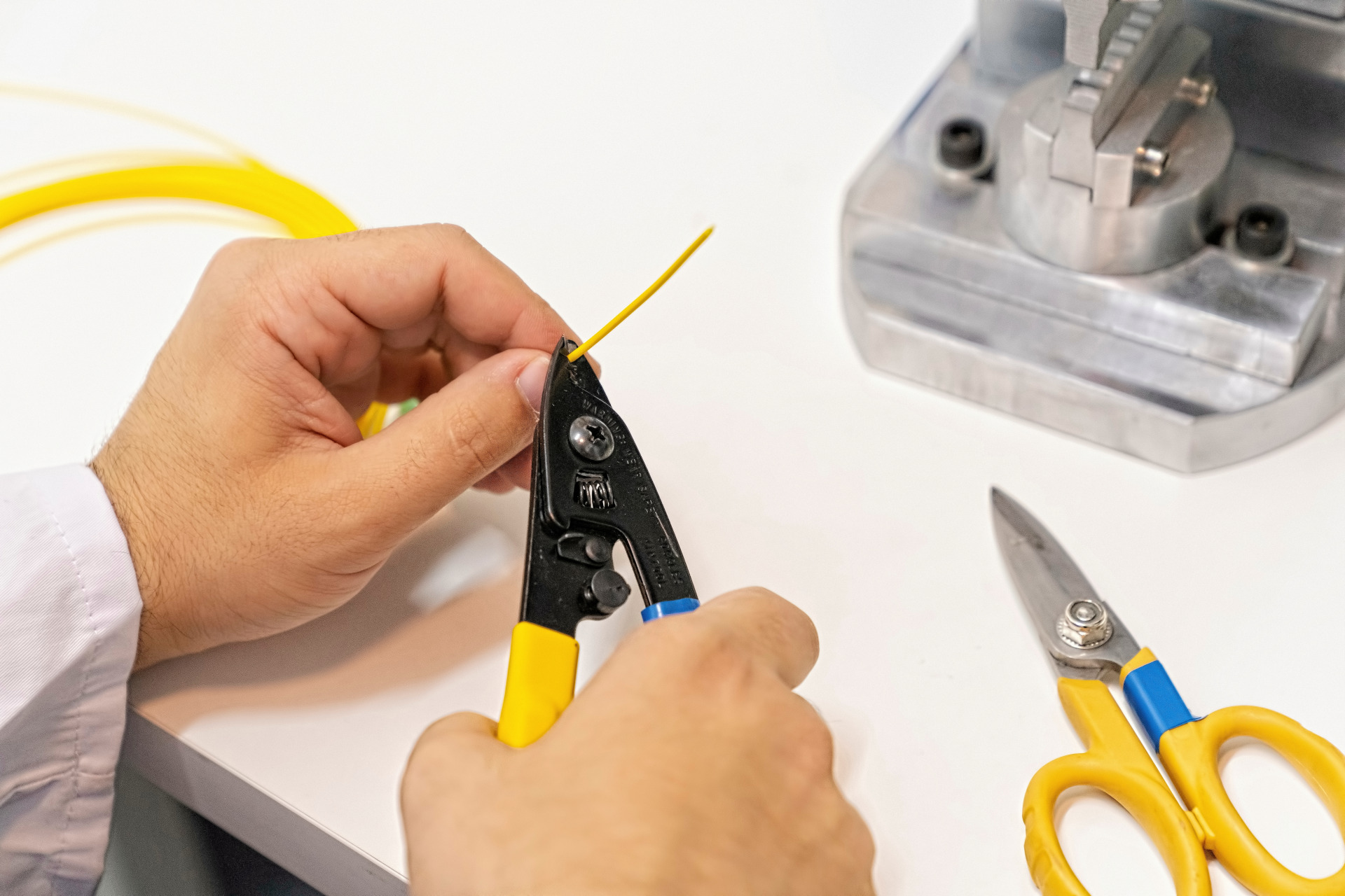 FABRICACION DE LATIGUILLOS , PIGTAILS Y ACOMETIDAS