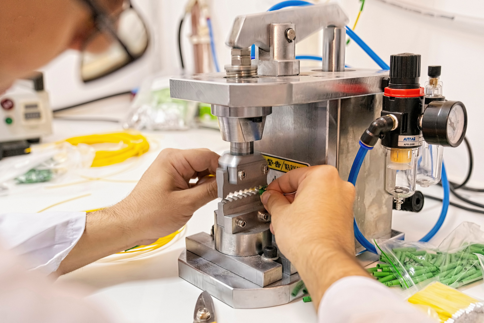 FABRICACION DE LATIGUILLOS , PIGTAILS Y ACOMETIDAS